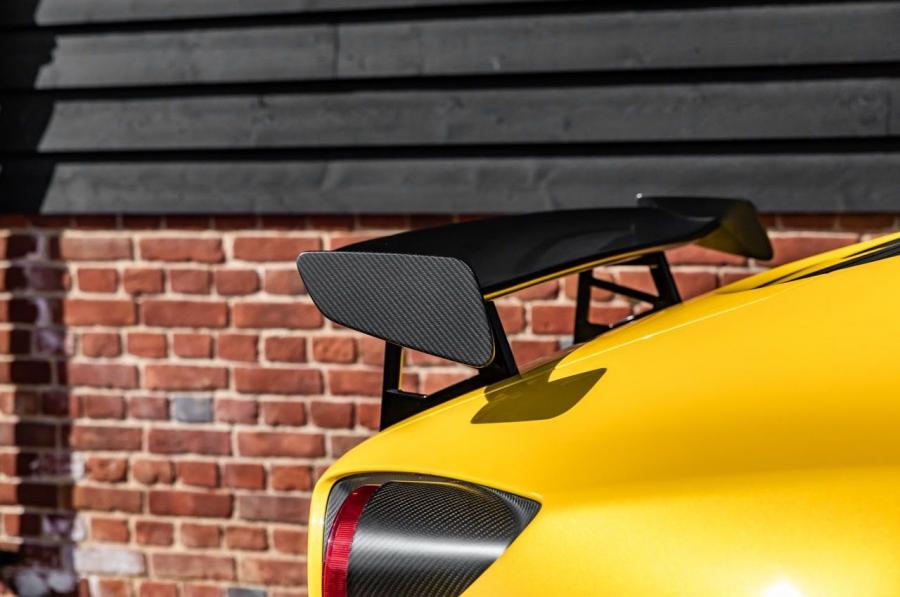 Детали экстерьера Aston Martin V12 Zagato (009) 2013 года  (фото 30 из 58)